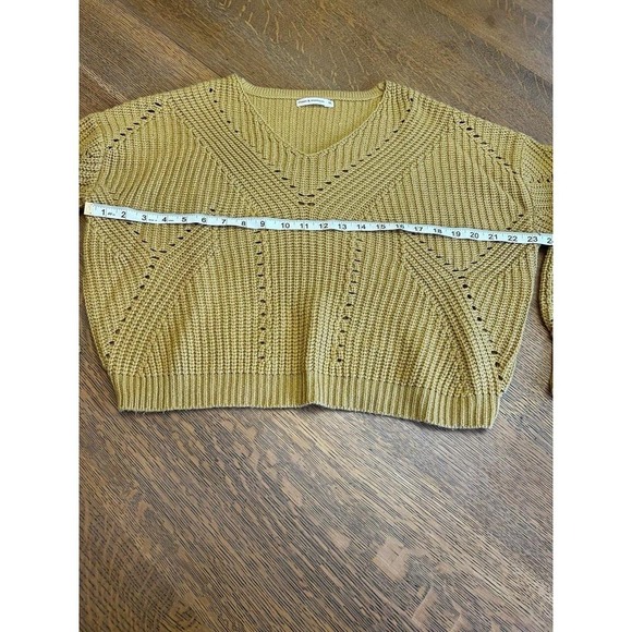 Moon & Madison Women's Cropped Oversized Sweater – Size Medium - Picture 5 of 8